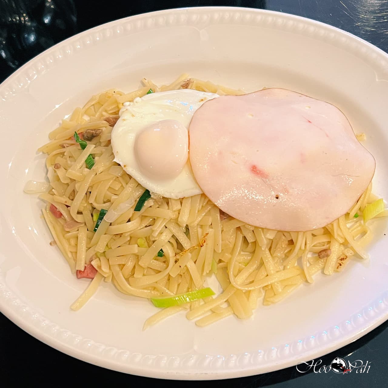 Bami Goreng met ei, ham en vlees