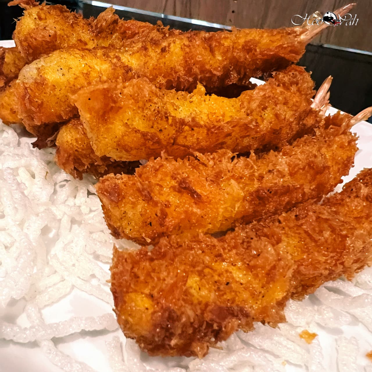 Gepaneerde garnalen met pikante saus
