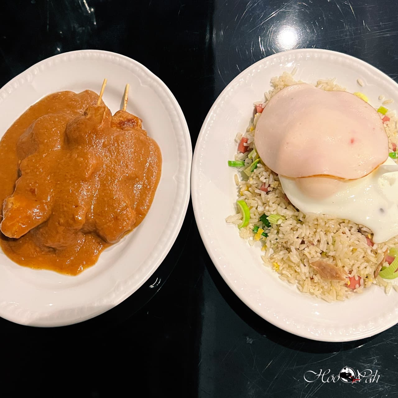 Nasi Goreng met 3 stokjes saté